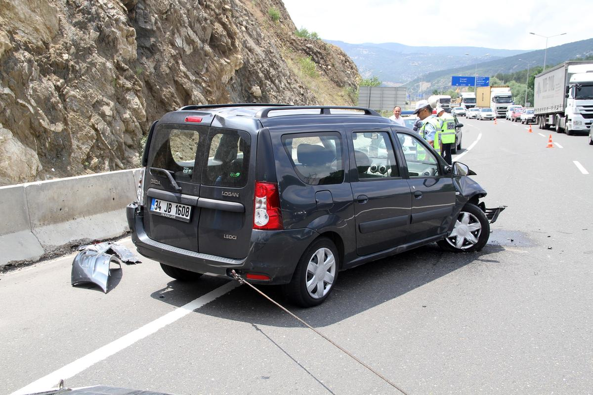 Bilecik\'te Trafik Kazası: 2 Yaralı