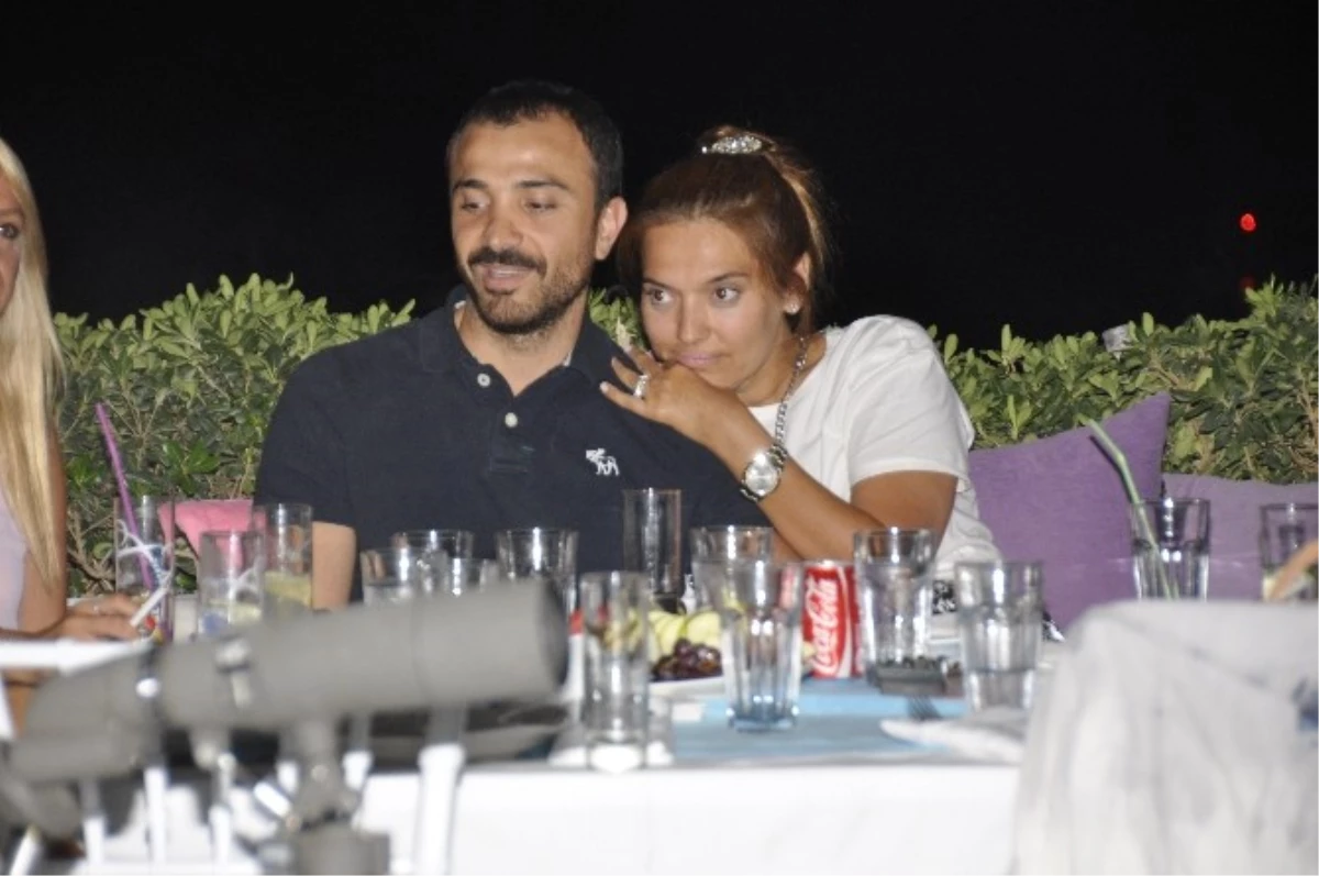 Demet Akalın Bodrum\'da Stres Atıyor