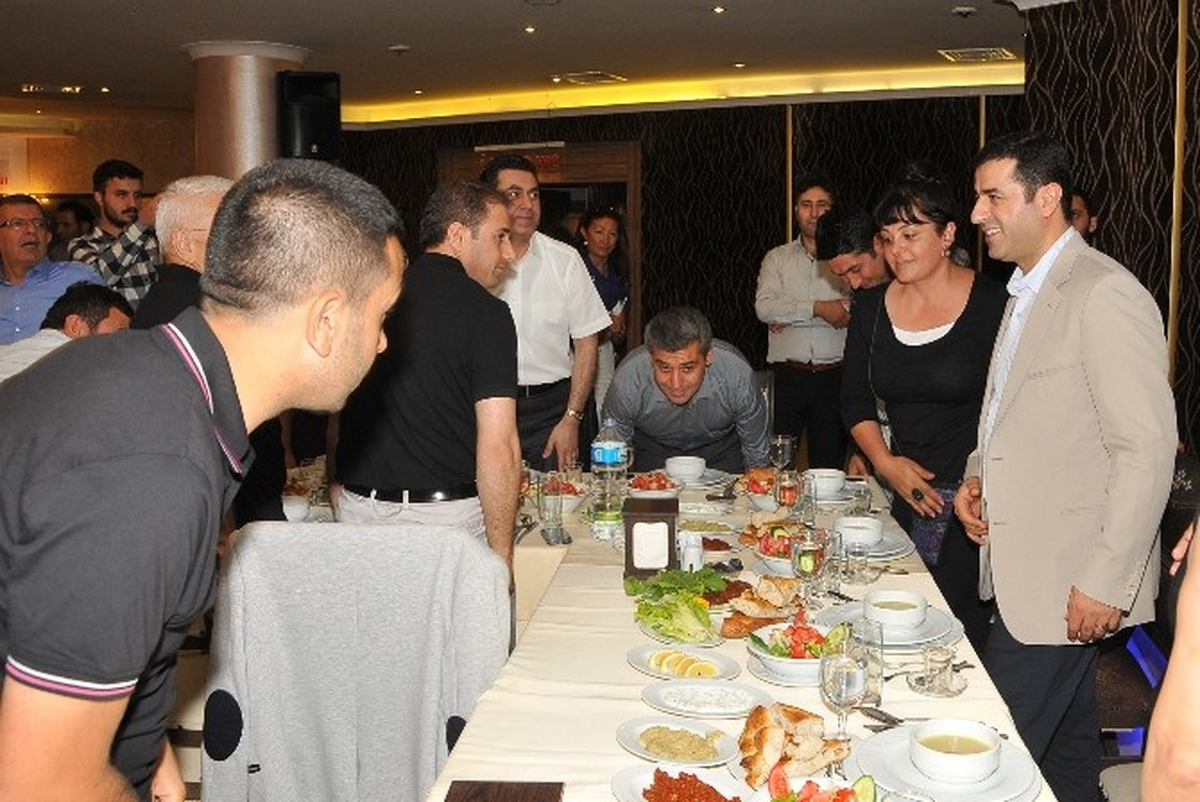 Demirtaş\'tan Yardım Çağrısı