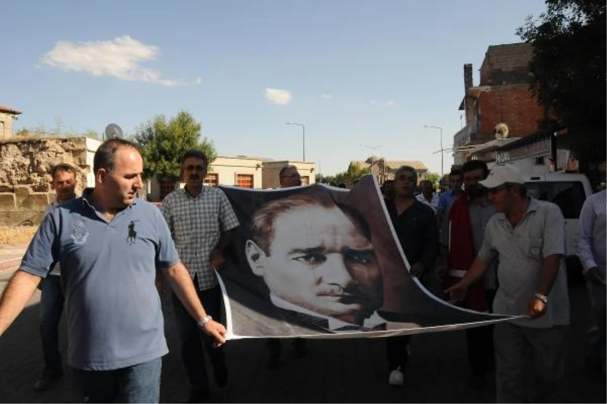 Derinkuyu\'da Halk Komadaki Şaban Tunca İçin Yürüdü