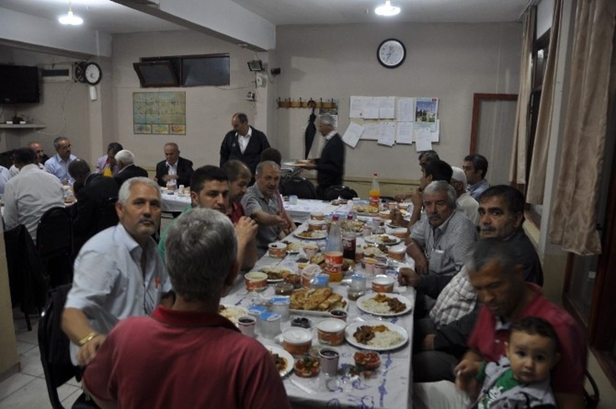 Dilovası İftarı Demirciler Mahallesinde Açtı