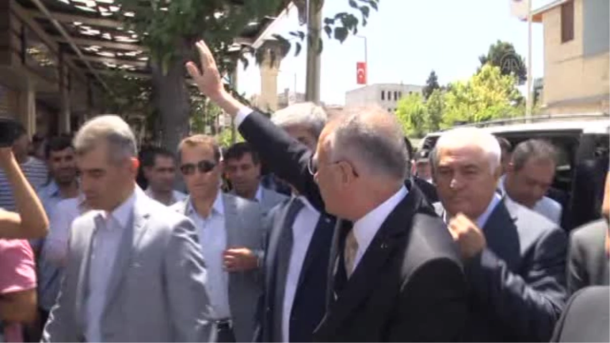 Ekmeleddin İhsanoğlu, Molla Mehmet\'in kabrini ziyaret etti -
