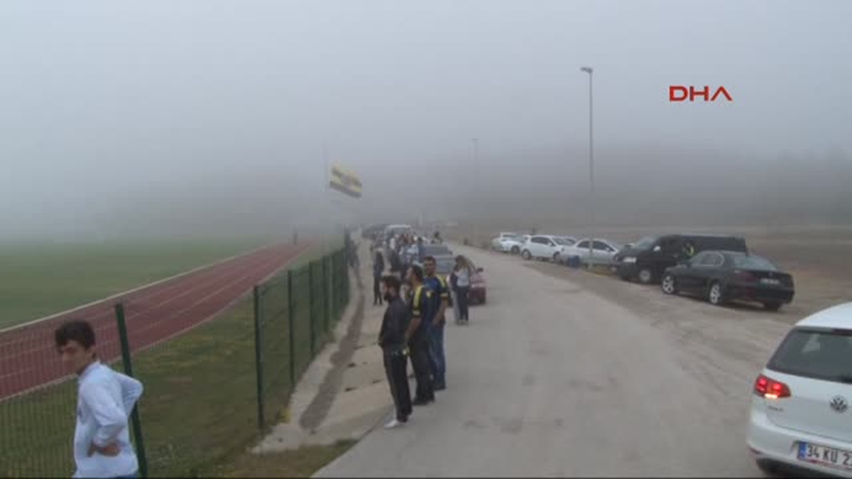 Fenerbahçe Antrenmanı Faruk Ilgaz\'a Saygı Duruşu ile Başladı
