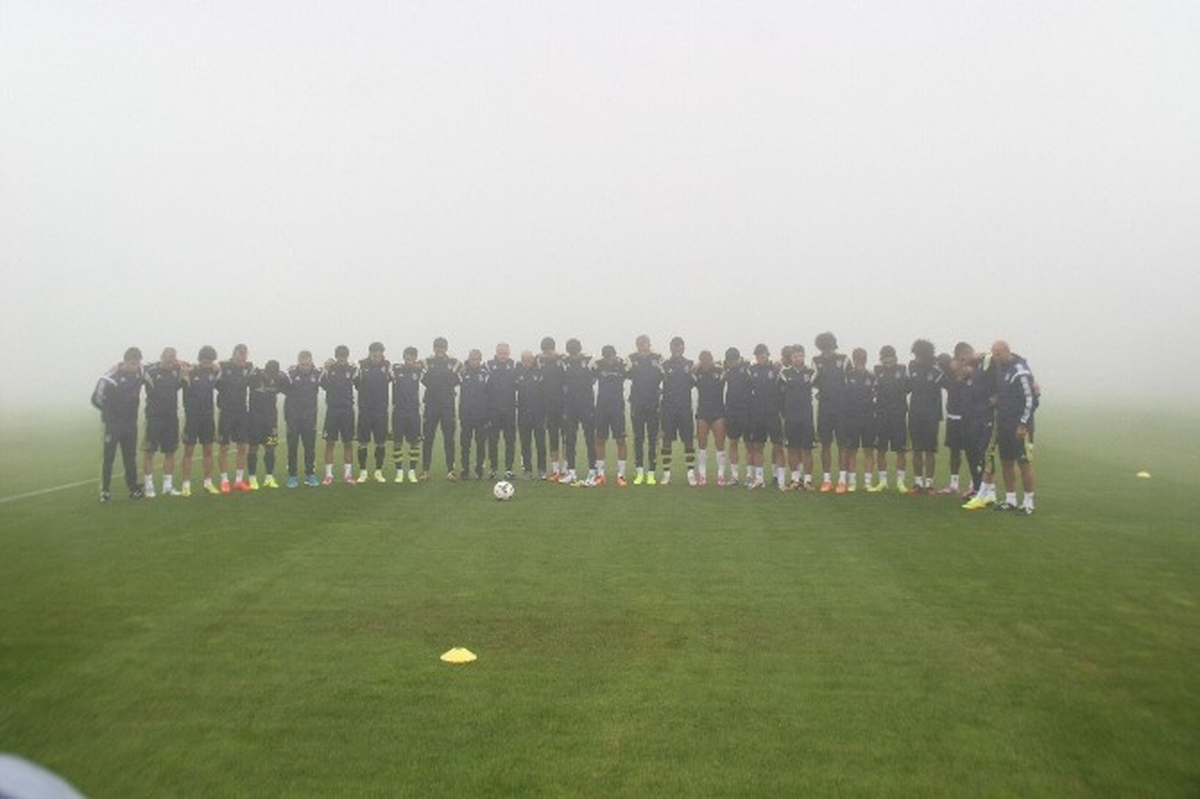 Fenerbahçe İdmanında Saygı Duruşu