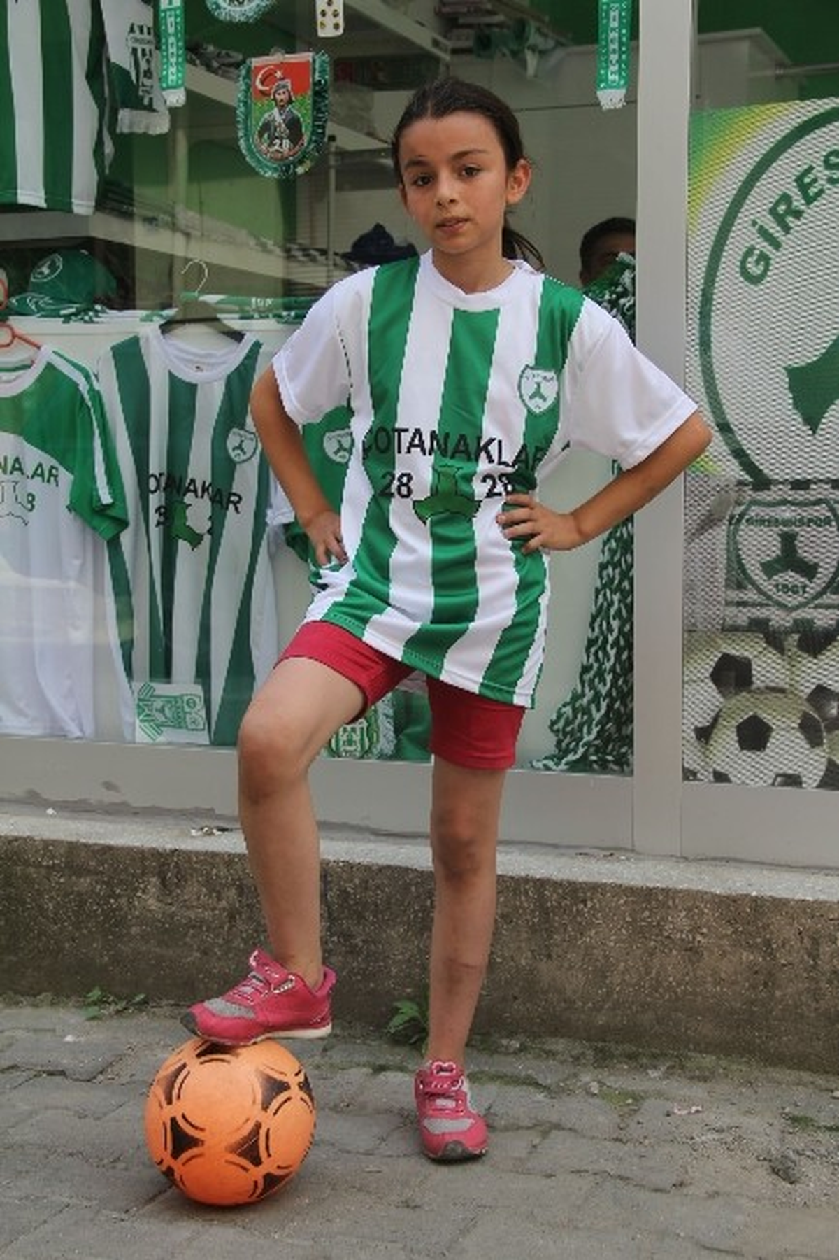 Giresun\'da Futbolcu Olmak İsteyen Kız Takım Bulamıyor