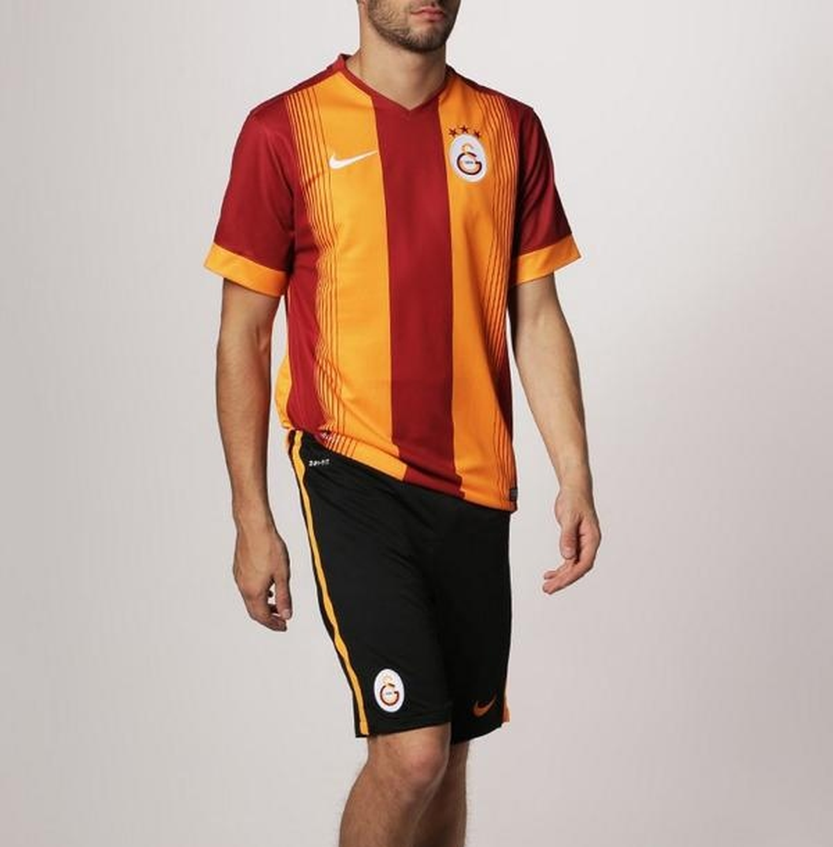 Galatasaray\'ın Yeni Formaları Finlandiya\'da Satışa Çıktı