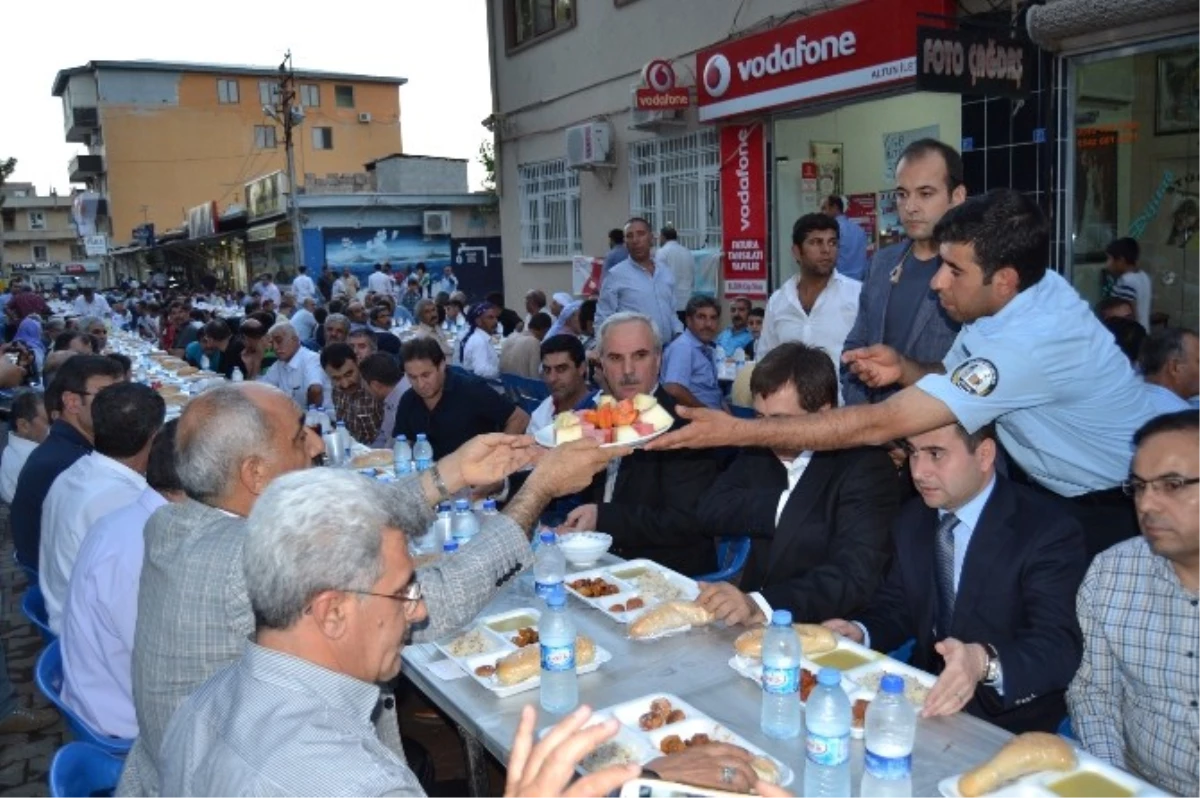 İftarda Protokole Özel Servis Eleştirilere Neden Oldu