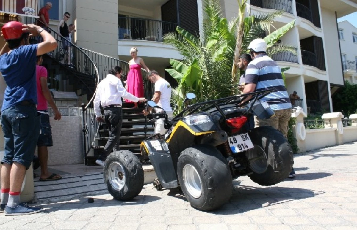 İngiliz Turist Atv Motosikletle Restorana Daldı