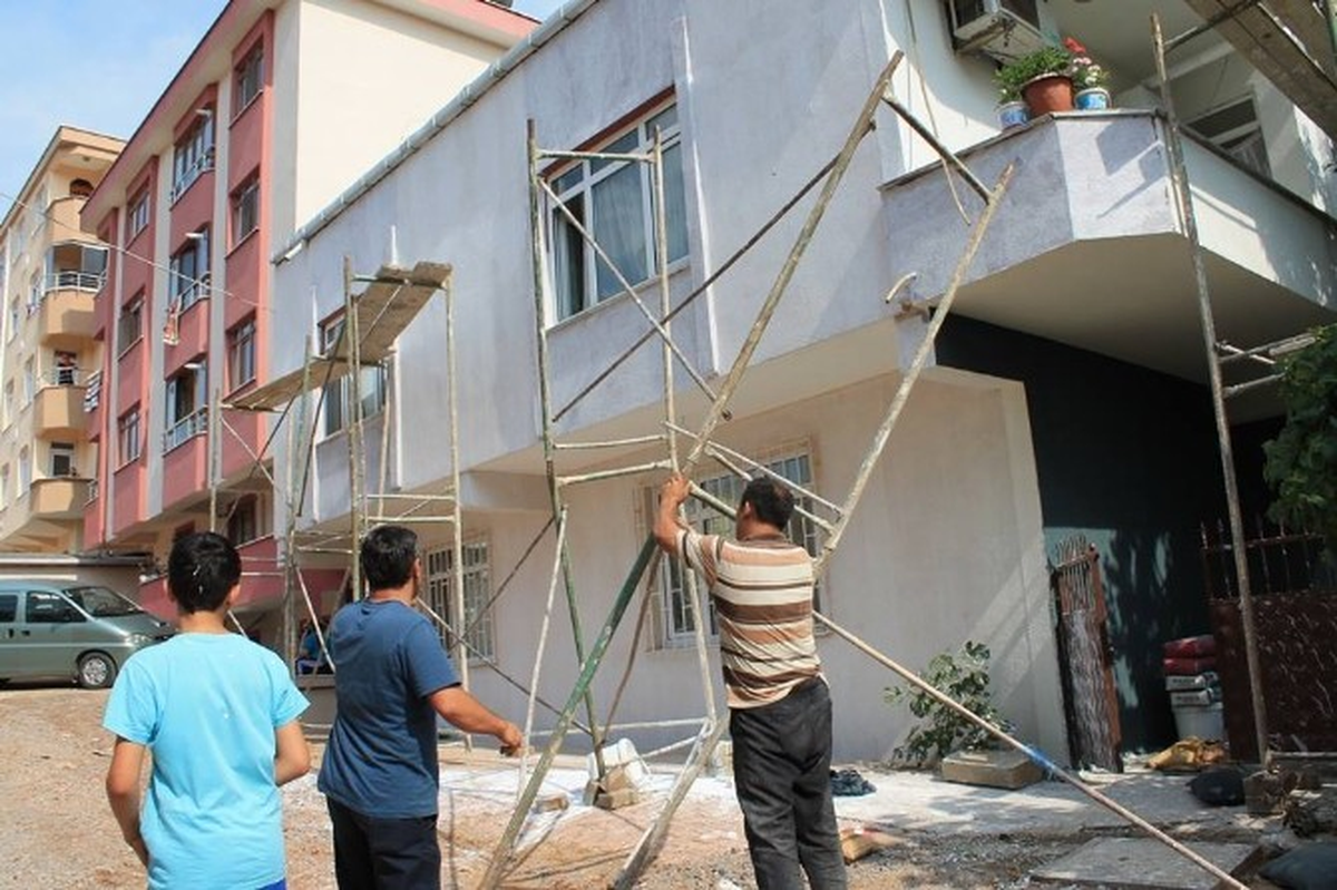 İnşaattan Düştü, İki Kolu Kırıldı