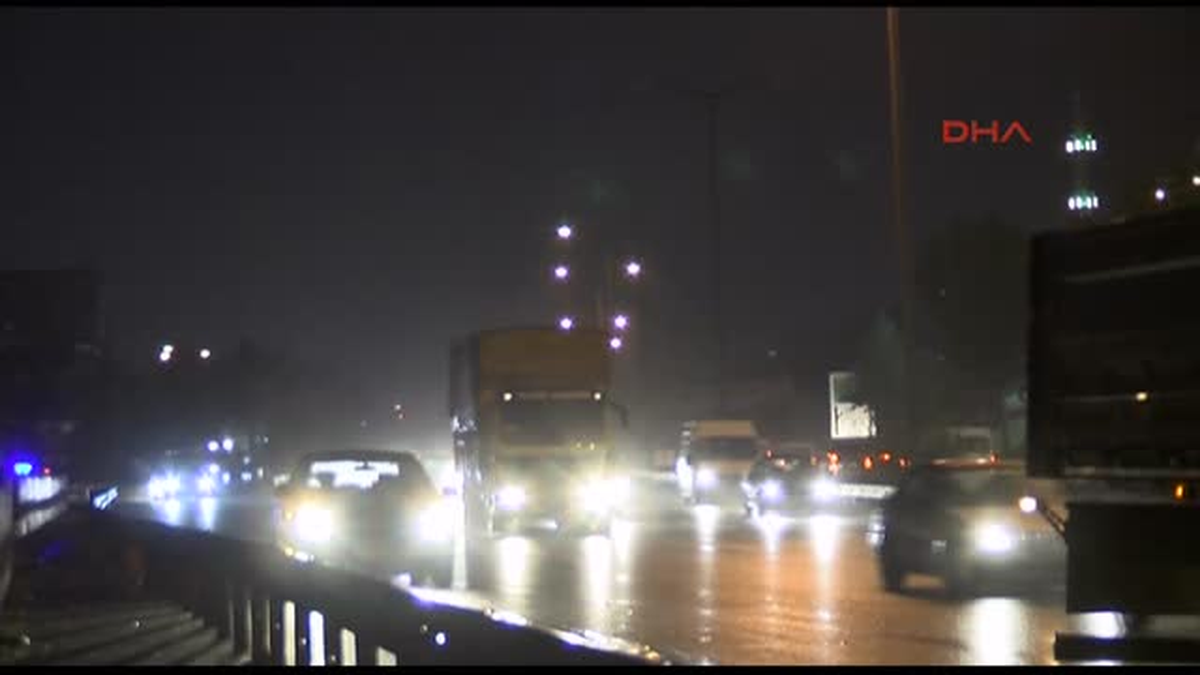 İstanbul\'u Şimşekler Aydınlattı