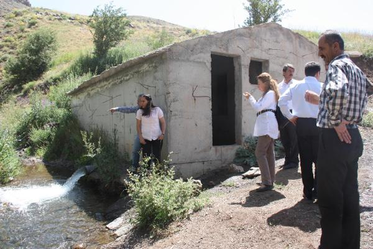 Kadın Başkandan Hakkari\'de Su Boruları Tahrip Eden Yaylacılara Uyarı
