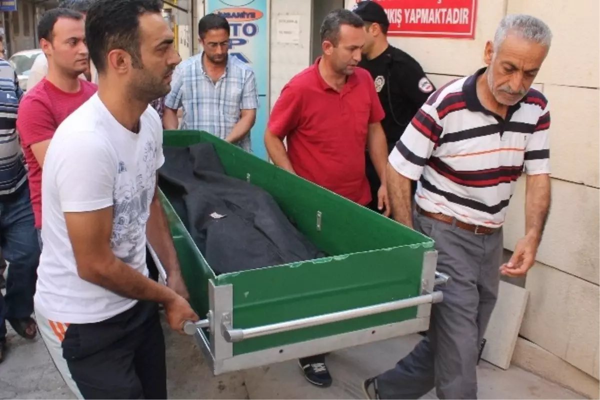 Kapıya Koyduğu Dinamitle Ölen Öğretmen Elazığ\'da Toprağa Verildi