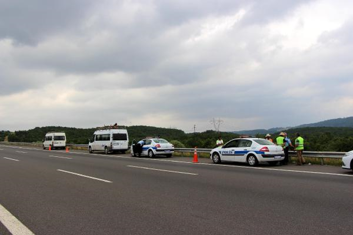 Kendisini Uyaran Trafik Polisini Yumrukladı