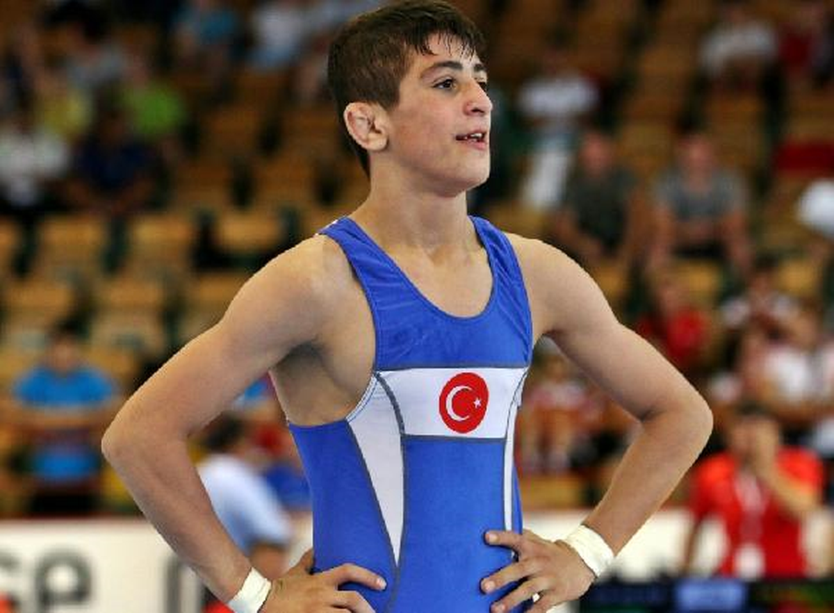 Kerem Kamal, Yıldızlar Dünya Güreş Şampiyonası\'nda Altın Madalya İçin Rus Sporcu ile Karşılaşacak