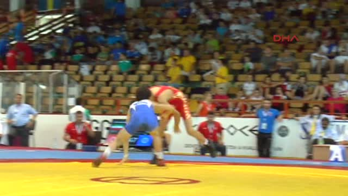Kerem Kamal, Yıldızlar Dünya Güreş Şampiyonası\'nda Altın Madalya İçin Rus Sporcu ile Karşılaşacak
