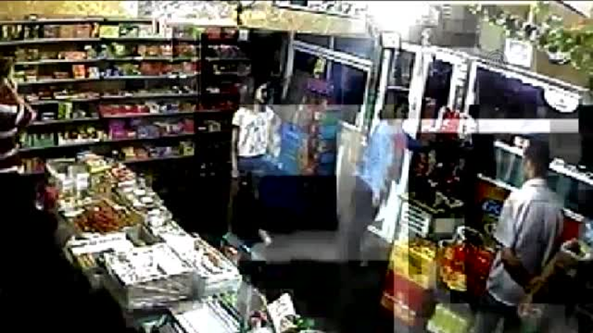 Komşu kavgası güvenlik kamerasında -