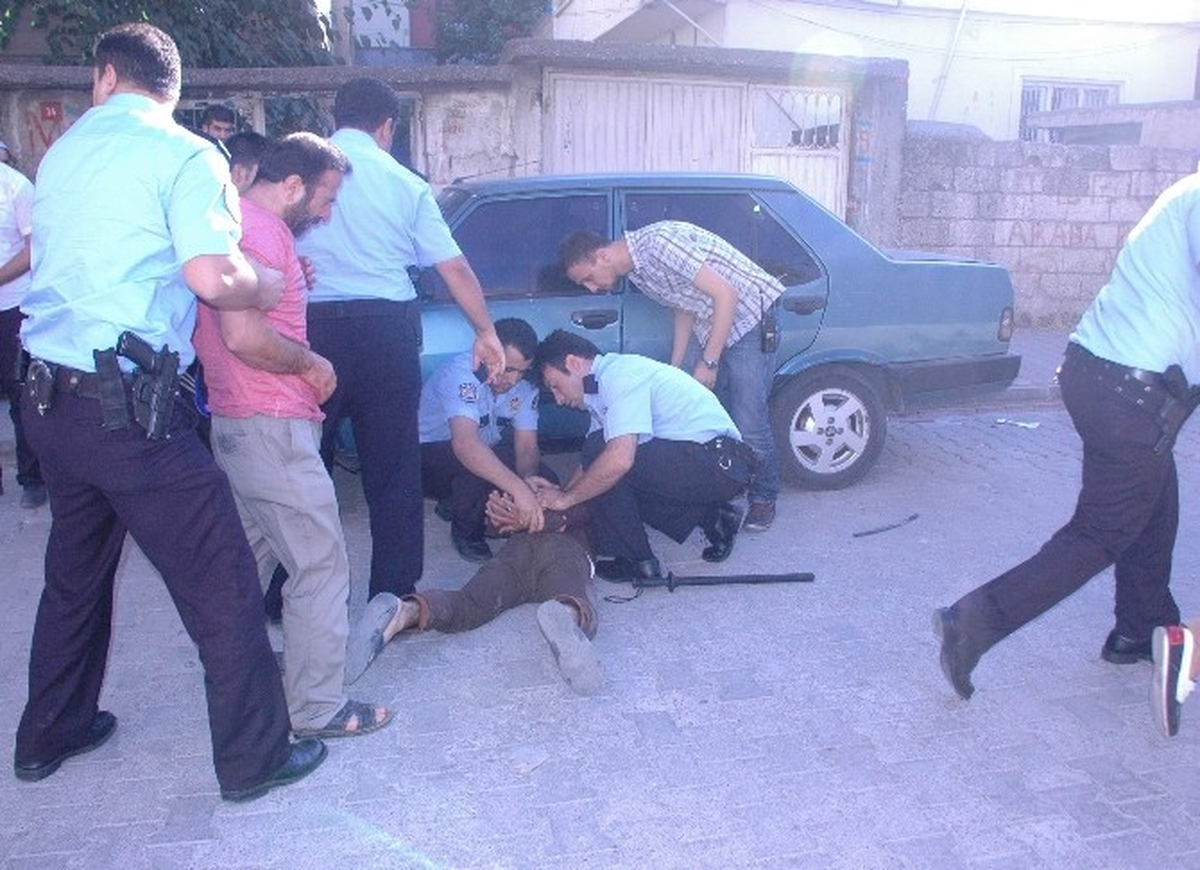 Komşular Arasında Gürültü Kavgası: 10 Gözaltı