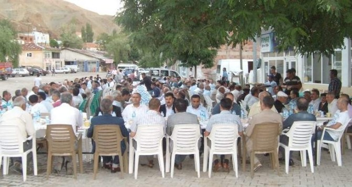 Kuluncak\'da Toplu İftar Programı Düzenlendi