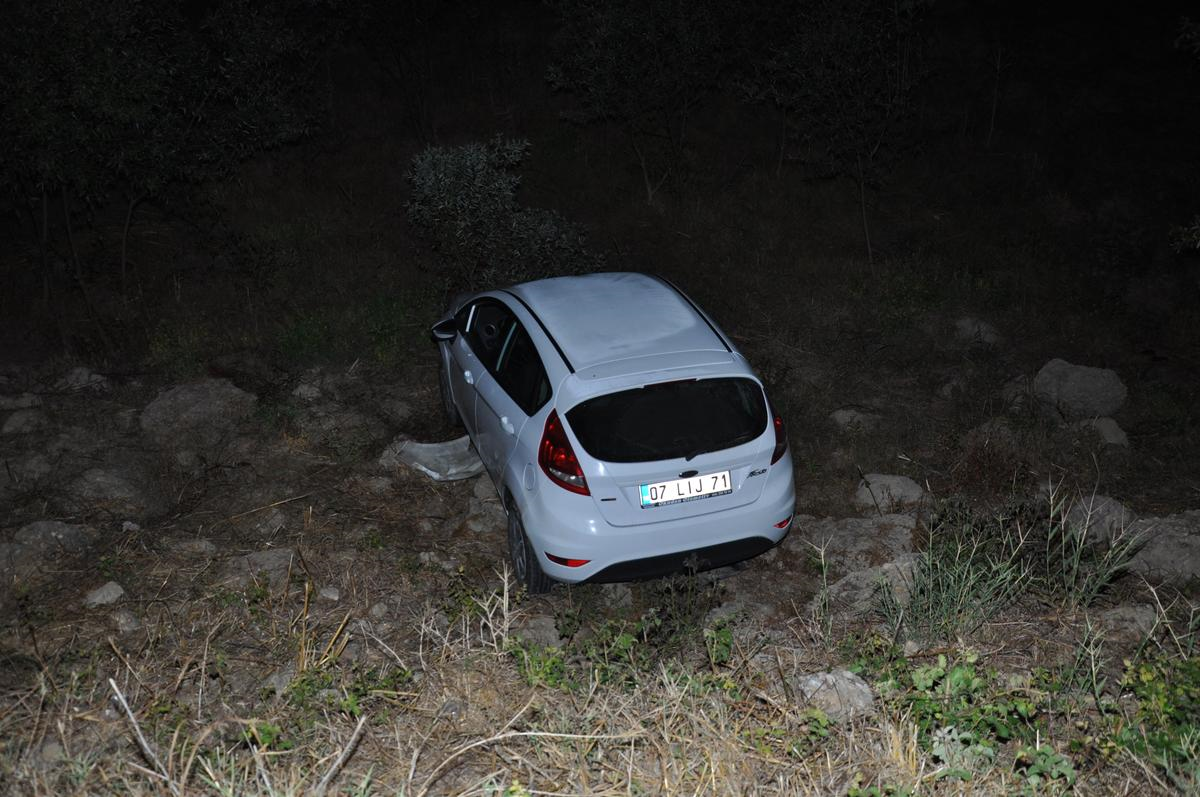 Manavgat\'ta Otomobil Uçurumdan Düştü