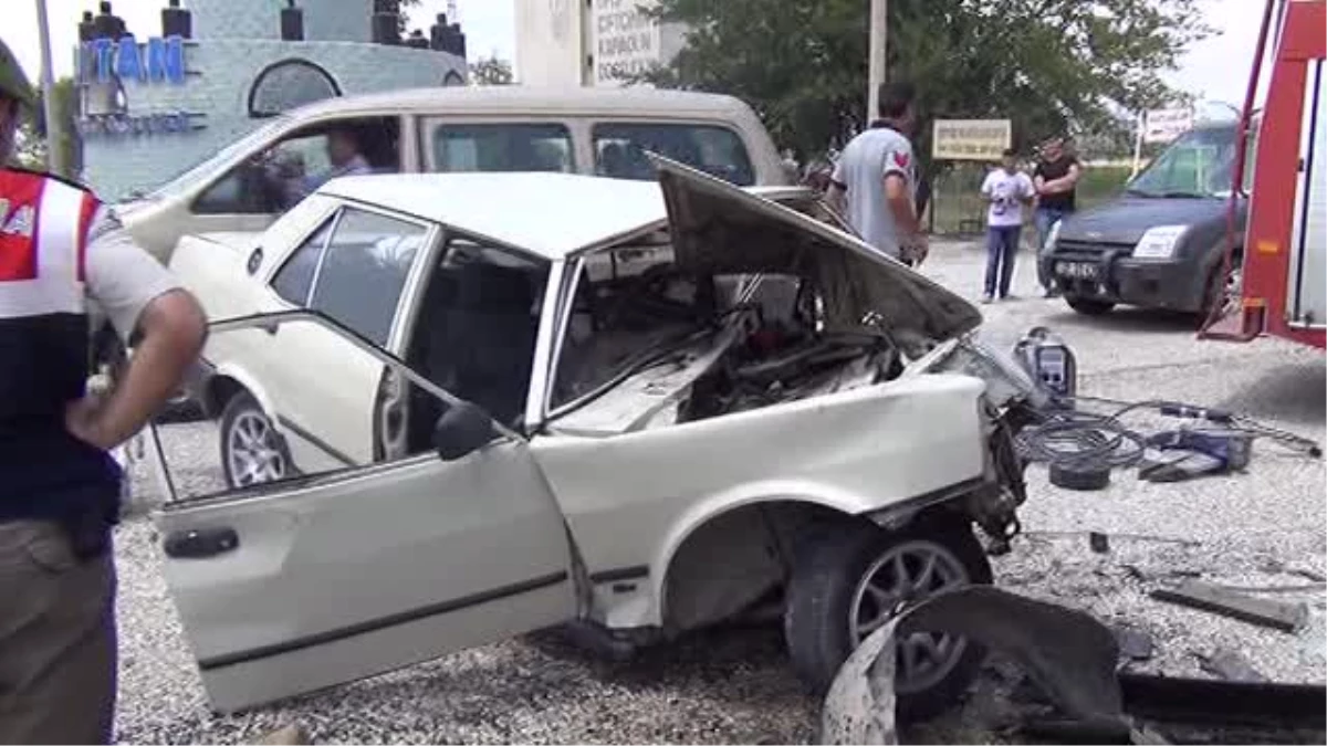 Manisa\'da trafik kazaları: 1 ölü, 8 yaralı