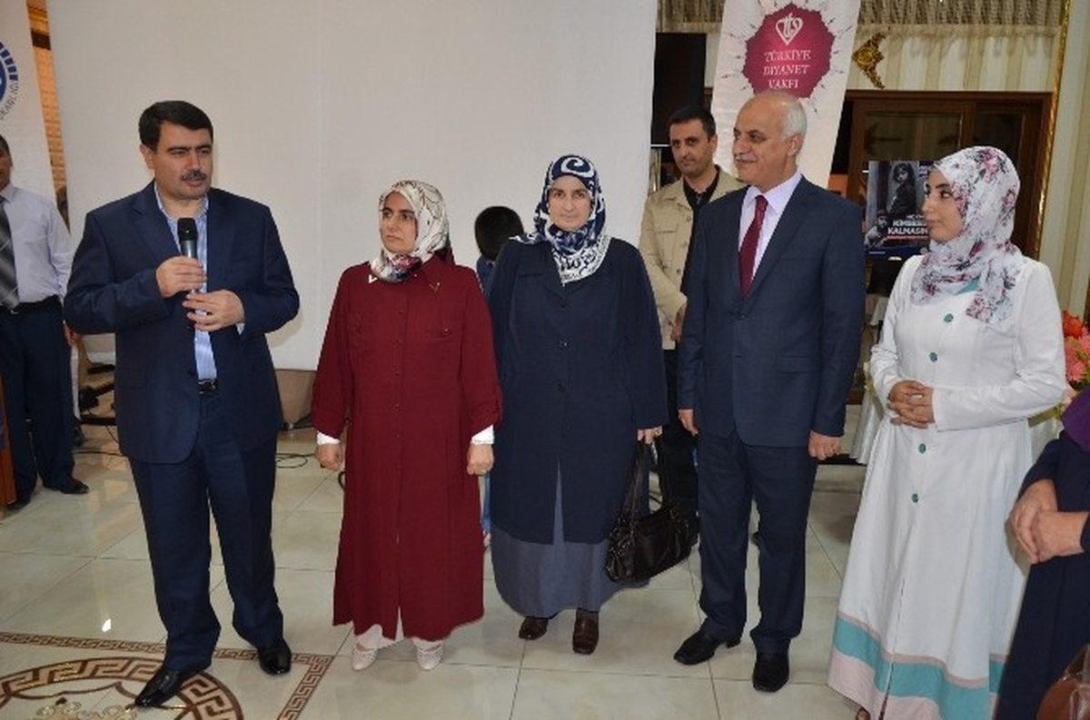 Müftülük ve Türkiye Diyanet Vakfı Yetimlere İftar Verdi