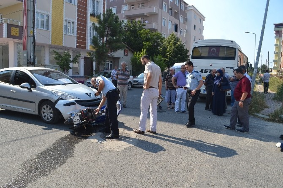 Otomobil Motosiklete Çarptı: 1 Yaralı