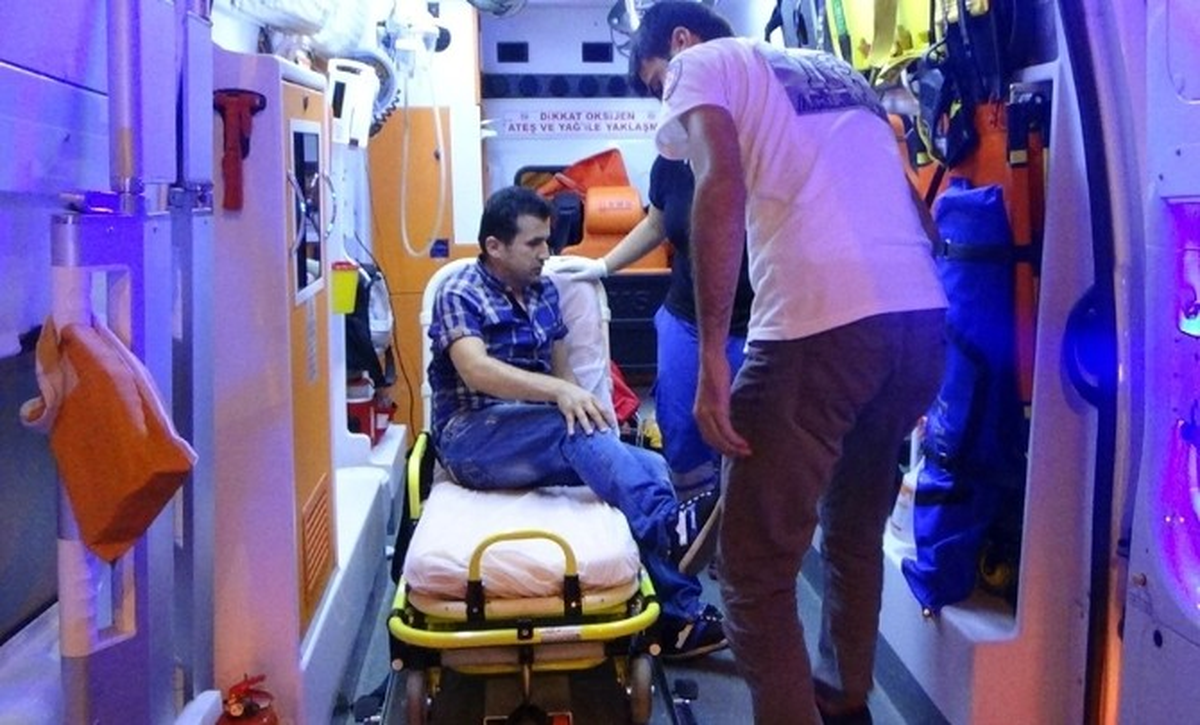 Zonguldak\'ta Motosiklet Park Halindeki Otomobile Çarptı: 1 Yaralı