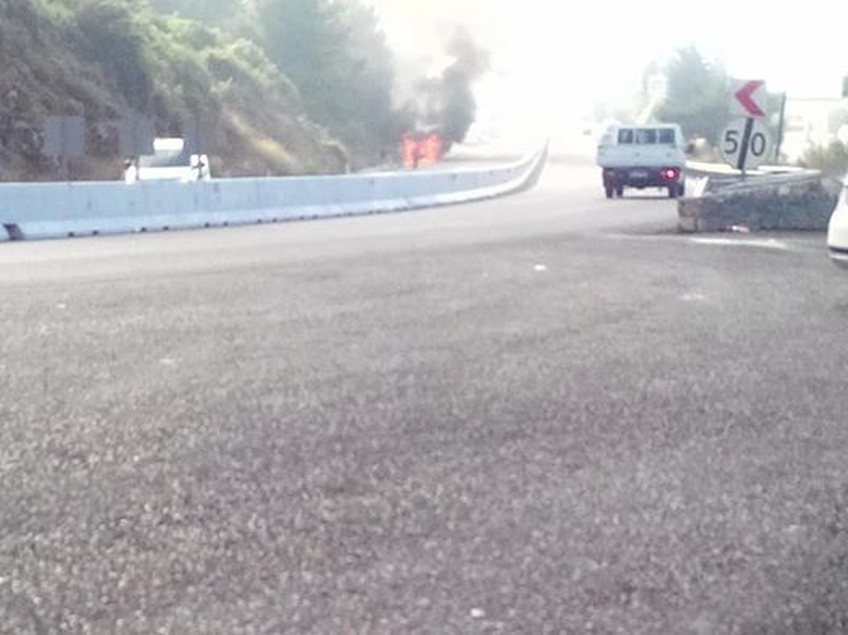 Muğla\'da Seyir Halindeki Araç Alev Alev Yandı
