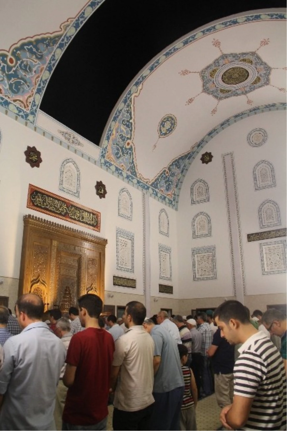 Bursa\'da İnşa Edilen Caminin Tavanı Açılıp Kapanıyor.
