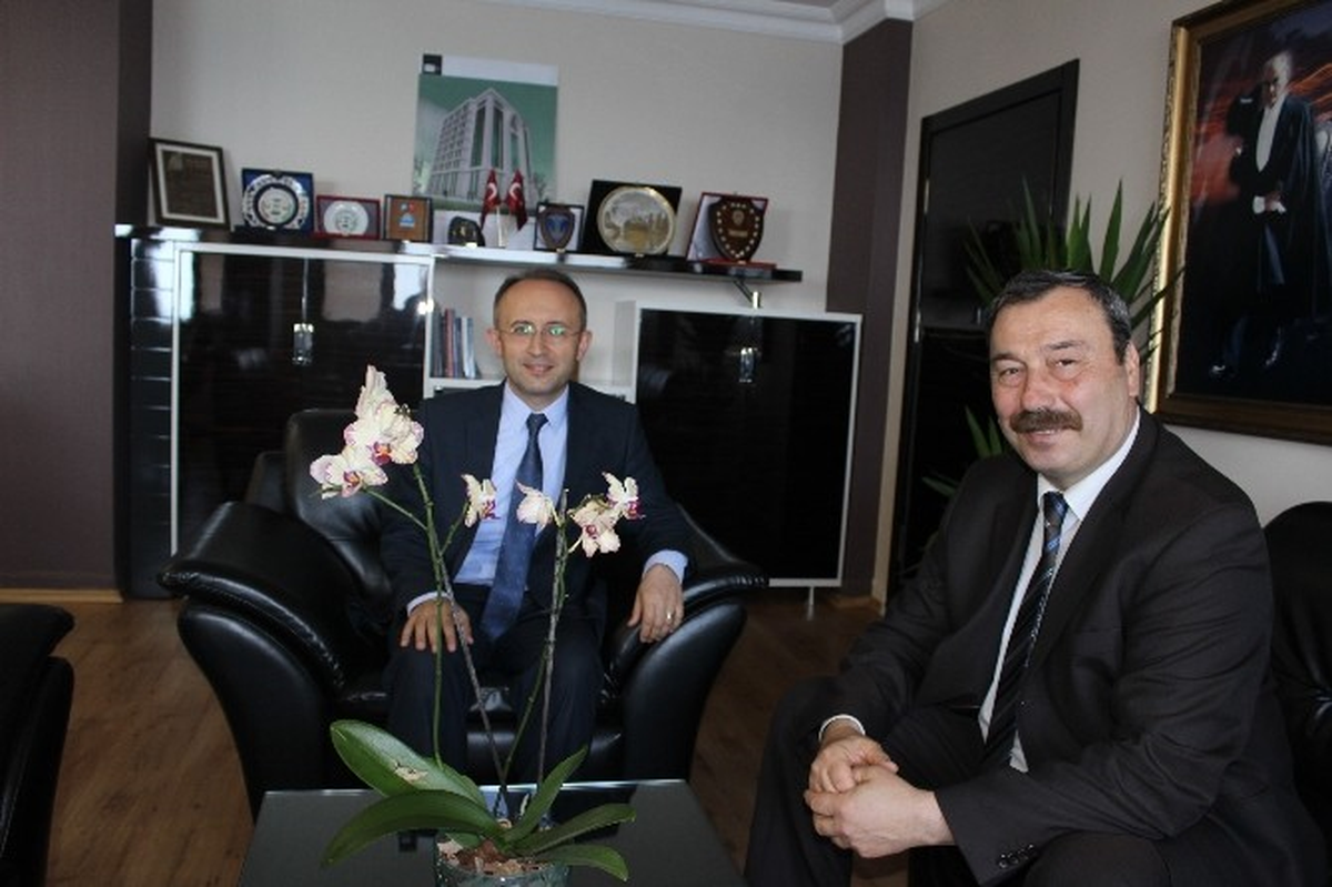 Sağlık Müdüründen Emniyet Müdürüne Gözaltı Ziyareti