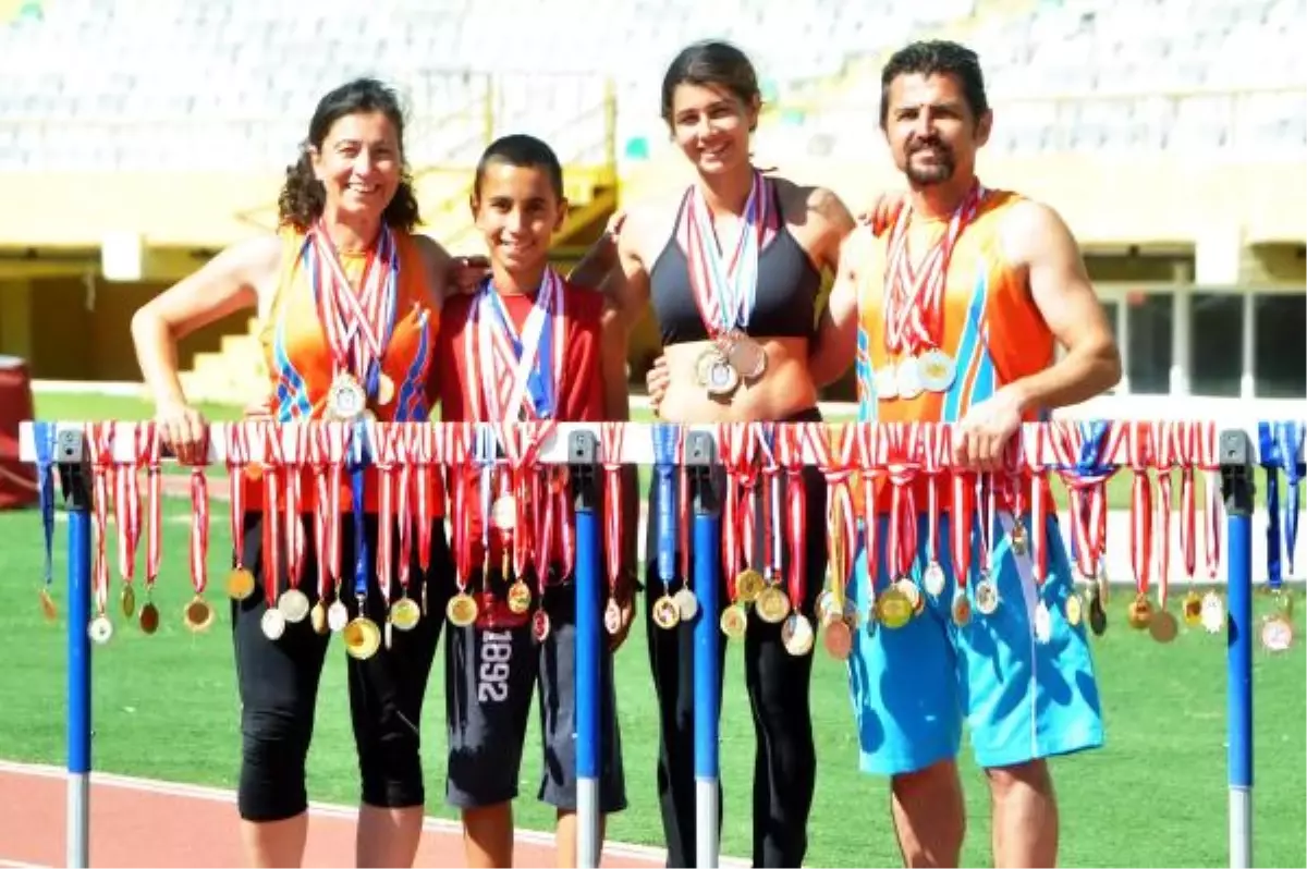 Sancak Ailesi Pistte Madalya Bırakmadı