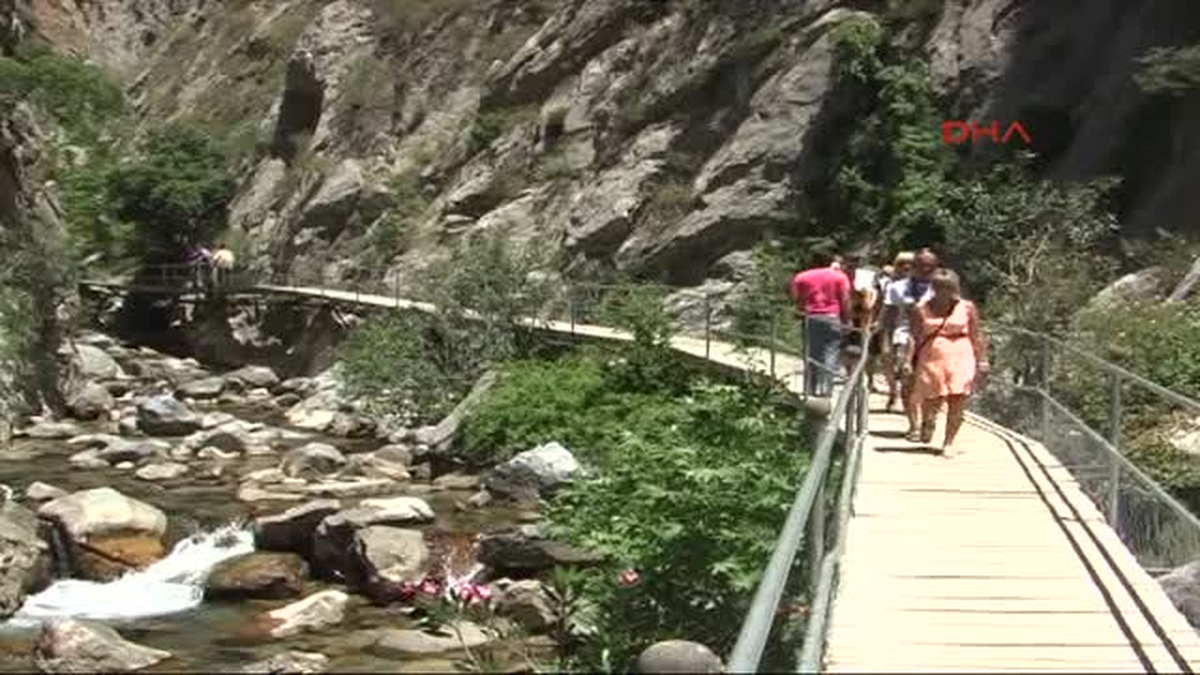 Sapadere Kanyonu\'na Ziyaretçi Akını
