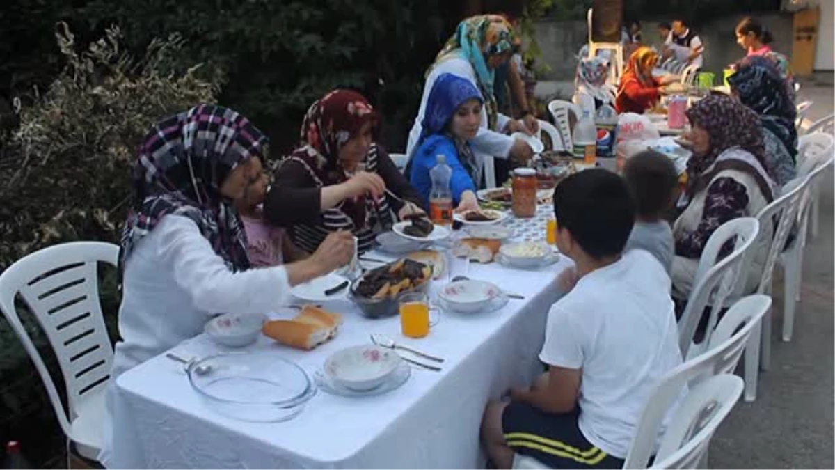 Semazen gösterisi eşliğinde iftar -