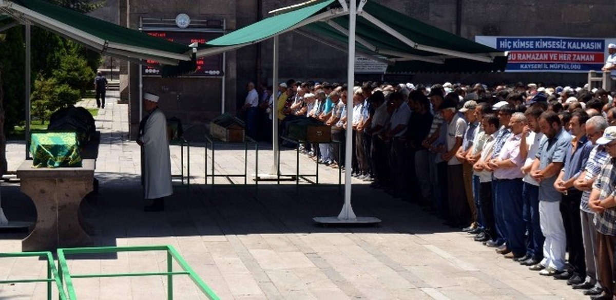 Kayseri\'de Trafik Kazasında Ölen Tekin Bozdağan Toprağa Verildi