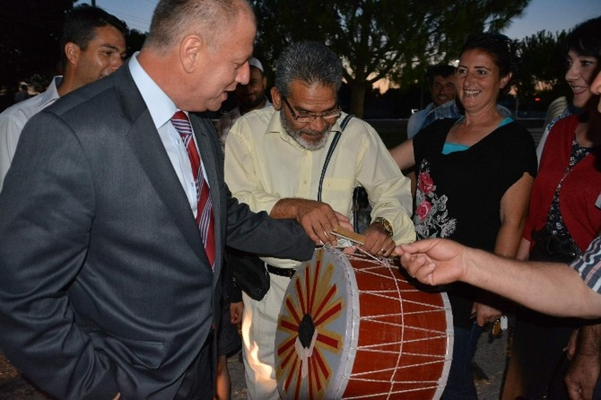 Manisa Valisi Bektaş'tan Ramazan Davulcusuna Bahşiş