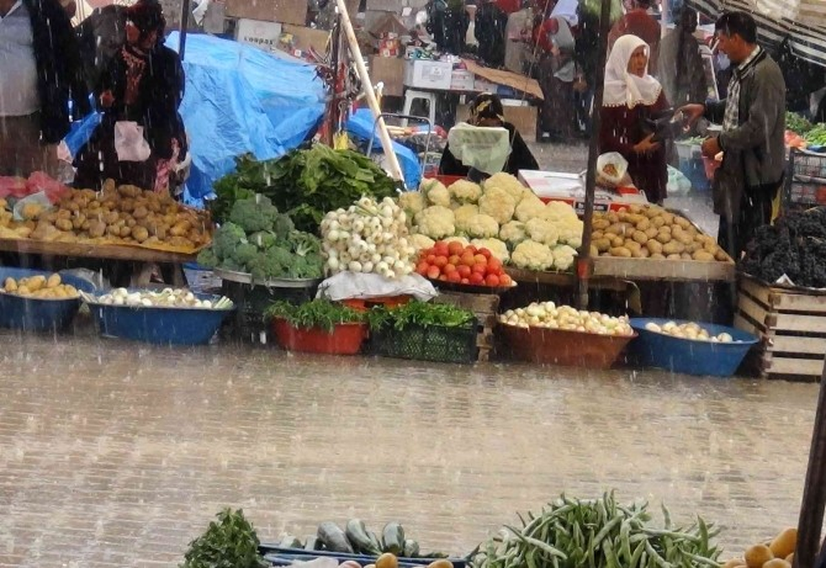 Yaz Yağmuru Pazarcıları Fena Vurdu