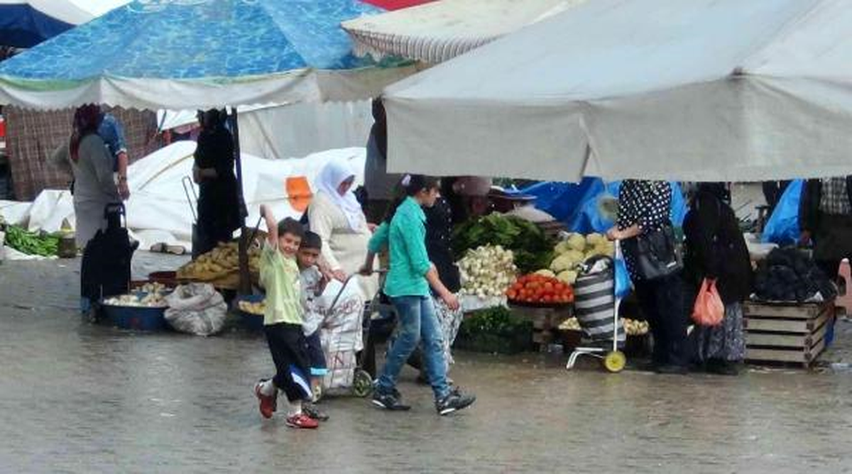Simav\'da Yaz Yağmuru Pazarcıları Vurdu