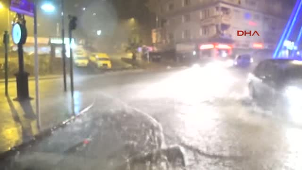 Zonguldak\'ı Yağmur ve Fırtına Vurdu