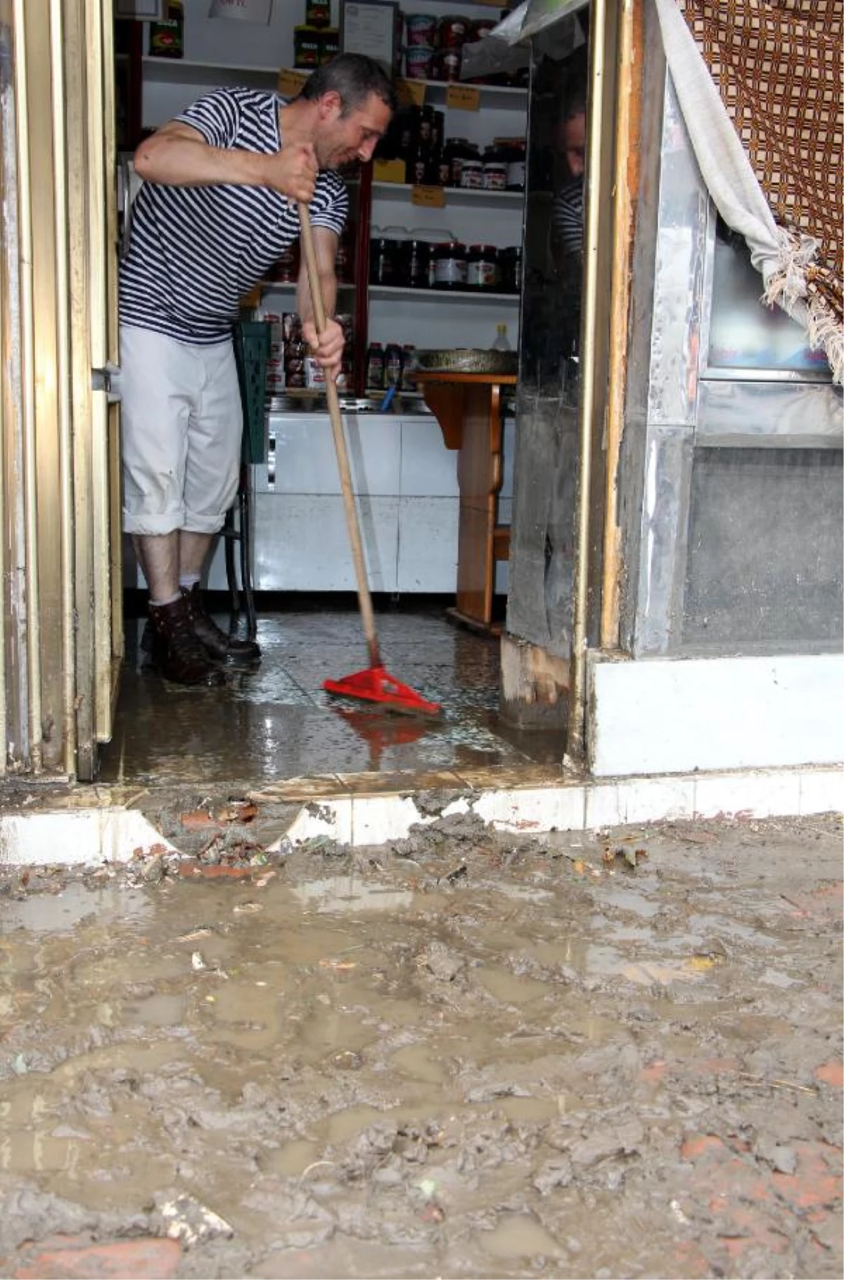Zonguldak\'ta Su Baskını ve Fırtına