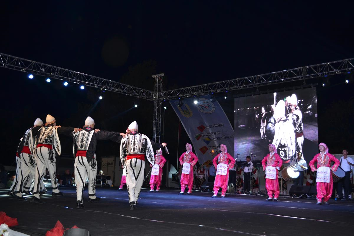 1. Uluslararası Halk Dansları Festivali" Başladı