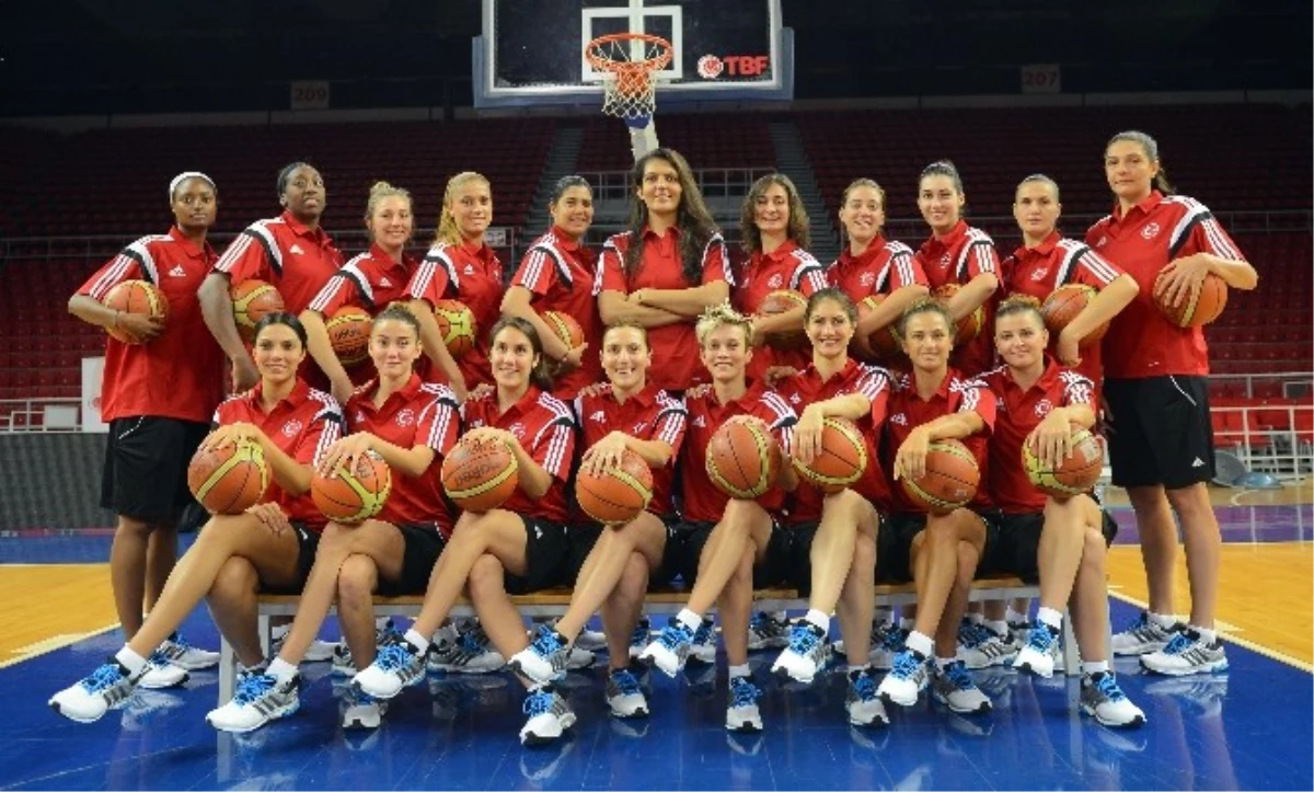 A Milli Kadın Basketbol Takımı Basın Mensupları ile Buluştu