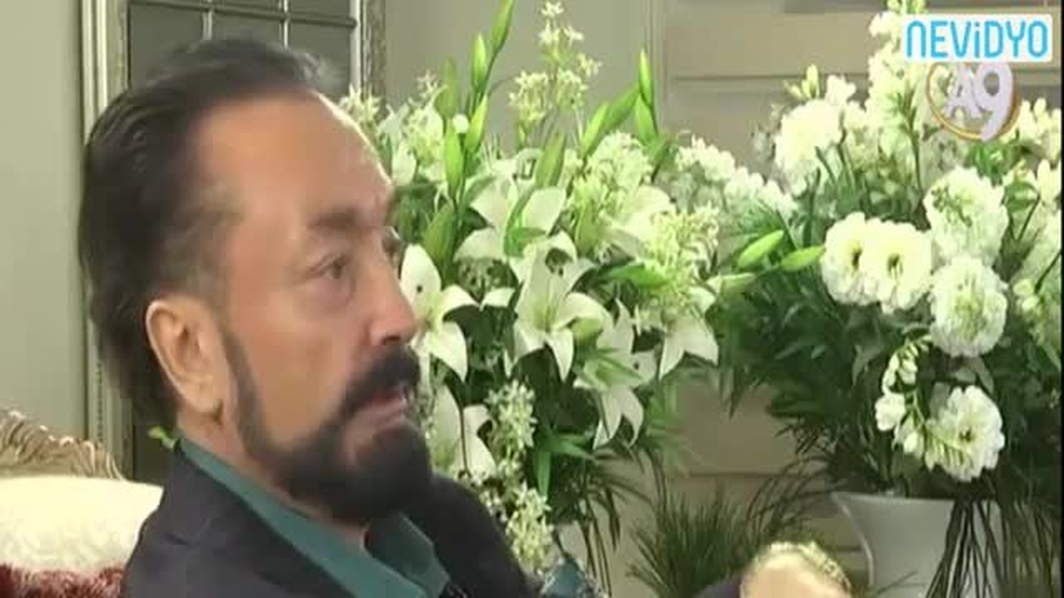 Adnan Oktar\'dan Kameramana Ayakkabı Ayarı
