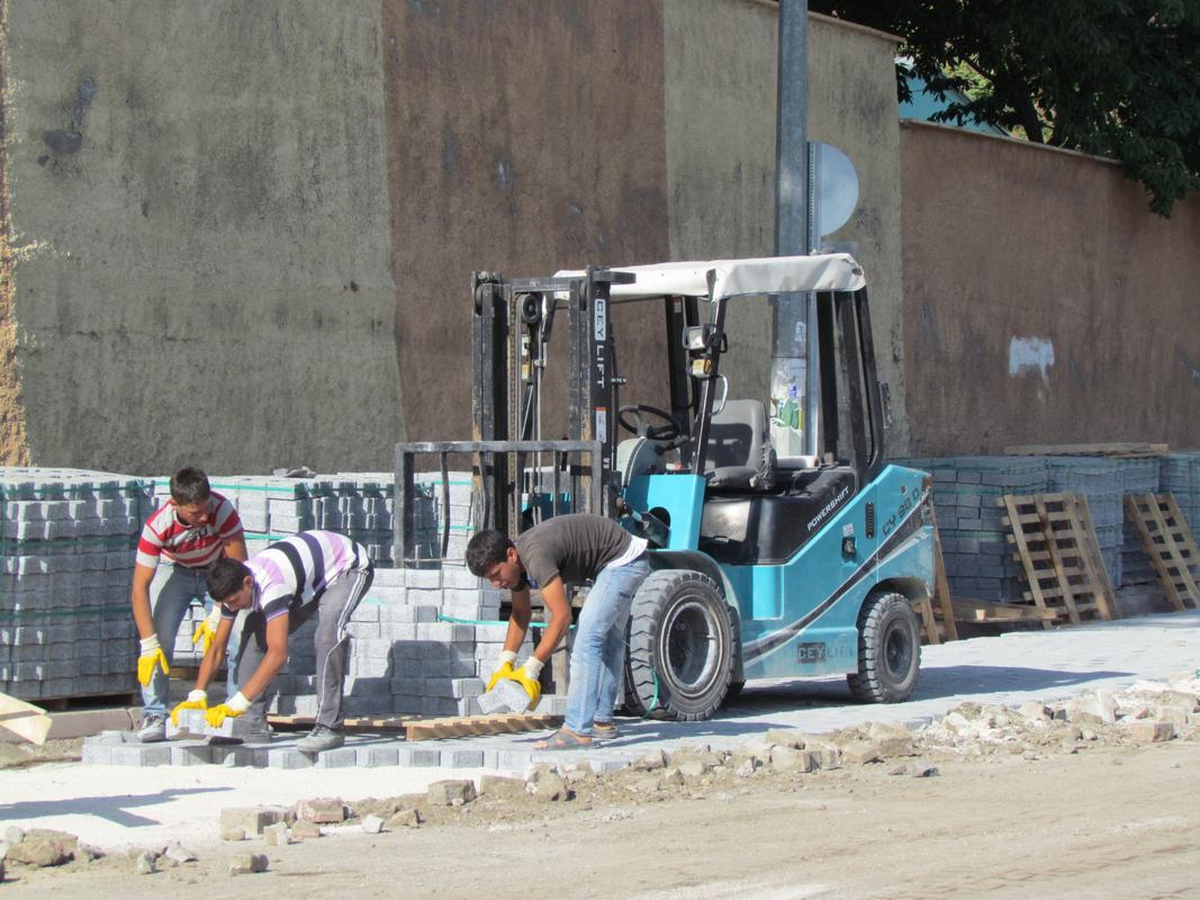 Aladağ\'da Parke Taşı Döşeme Çalışmaları