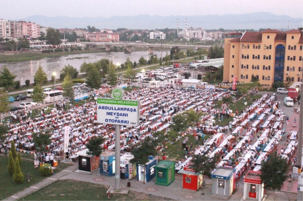 AK Parti Çarşamba İlçesinde 7 Bin Kişiye İftar Verdi