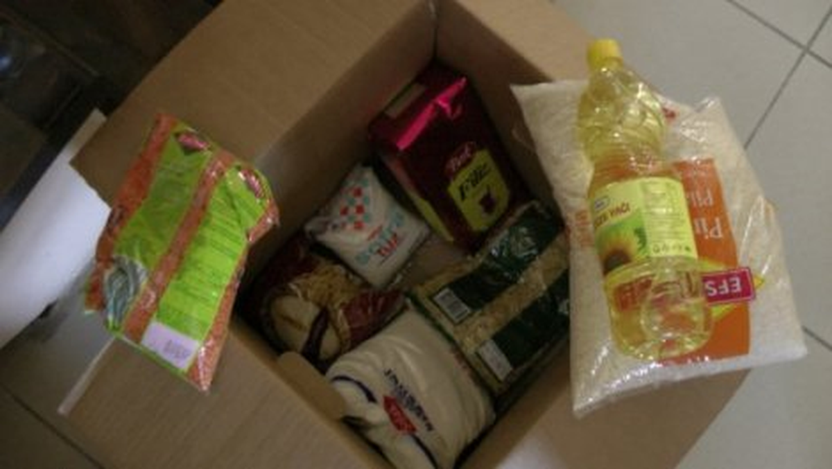 Bilecik\'te Kuran Kursu Öğrencilerinden Gıda Yardımı
