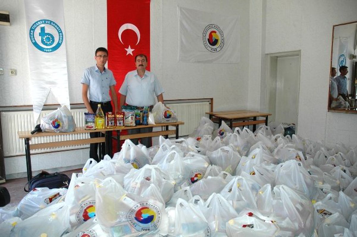 Btso\'dan Bin Aileye Gıda Yardımı