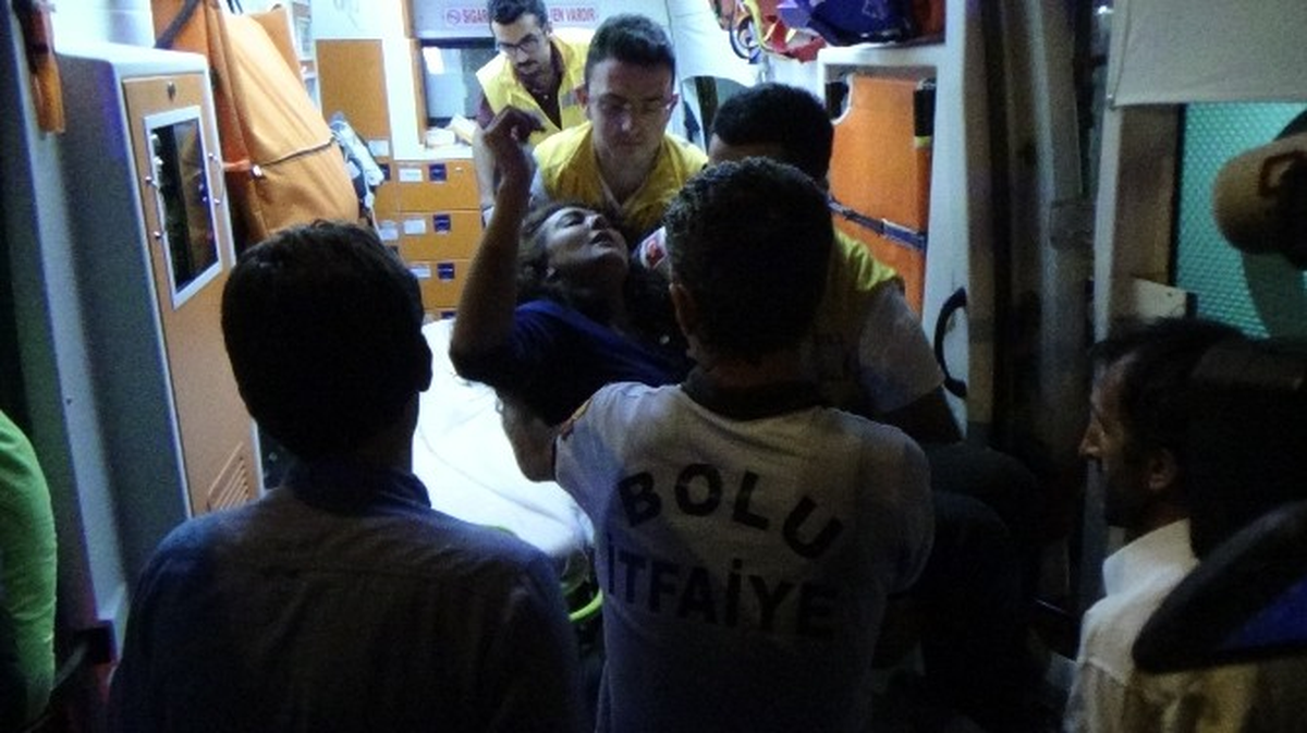 Bunalıma Giren Genç Kadın Bileklerini Kesti