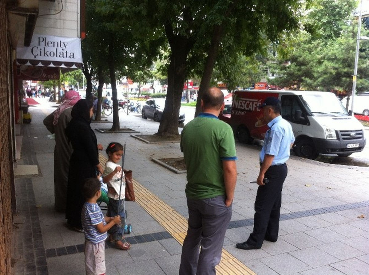 Büyükşehir Zabıta Dilencilere Geçit Vermiyor