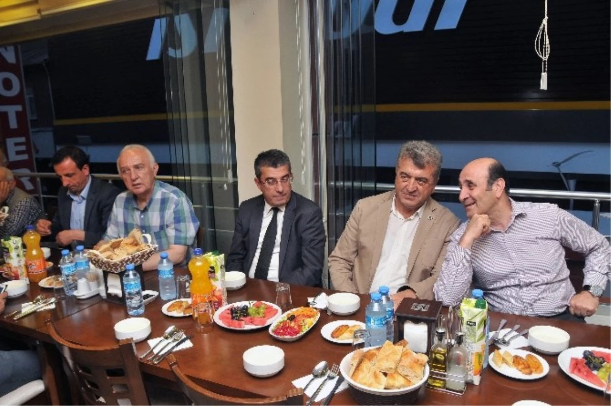 CHP Genel Başkan Yardımcısı Yakup Akkaya, 4 Milletvekiliyle Birlikte Gümüşhane\'de