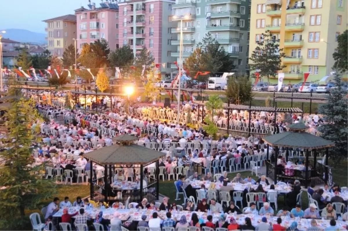 Çorum Belediyesi\'nden Halk İftarı